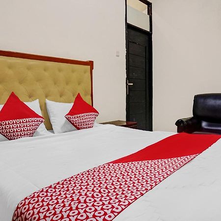 Oyo 90702 Wisma Tobana Kebayoran Mencil Luaran gambar