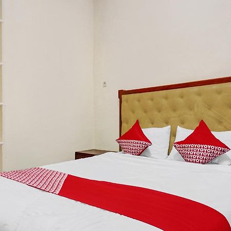 Oyo 90702 Wisma Tobana Kebayoran Mencil Luaran gambar