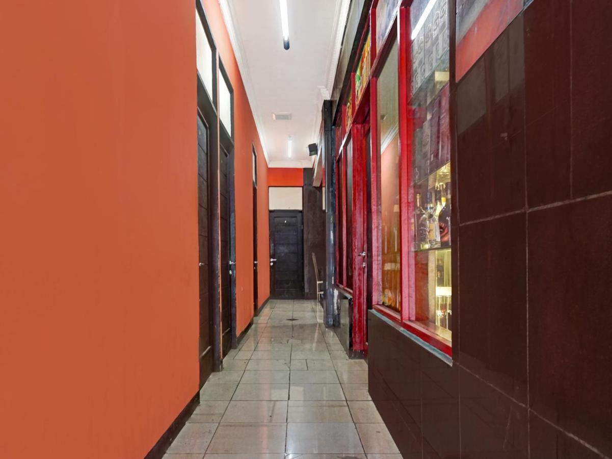 Oyo 90702 Wisma Tobana Kebayoran Mencil Luaran gambar