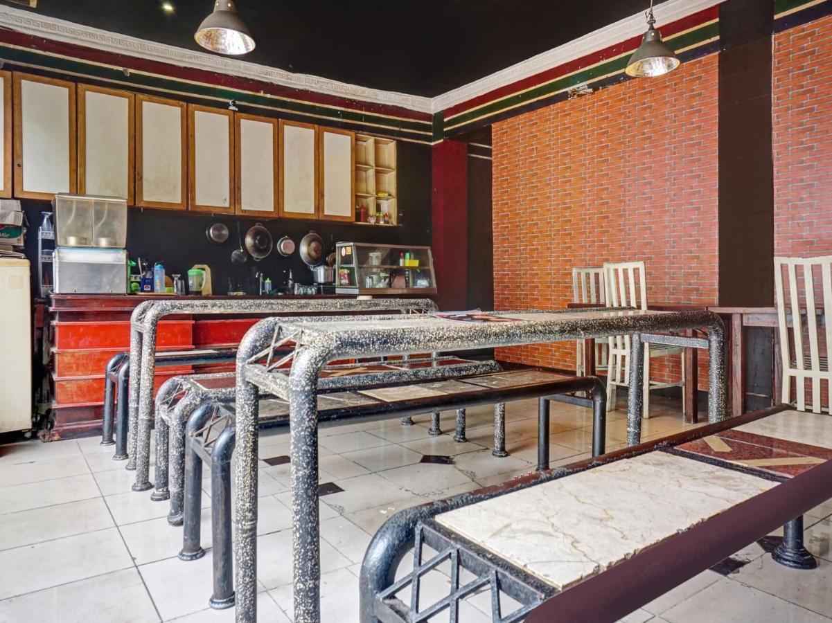 Oyo 90702 Wisma Tobana Kebayoran Mencil Luaran gambar