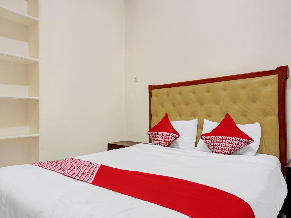 Oyo 90702 Wisma Tobana Kebayoran Mencil Luaran gambar