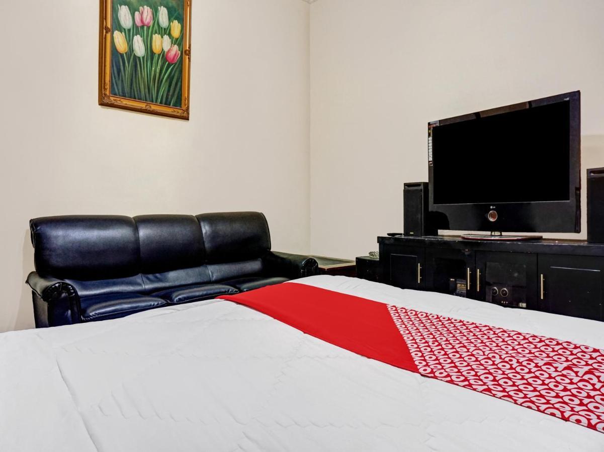 Oyo 90702 Wisma Tobana Kebayoran Mencil Luaran gambar