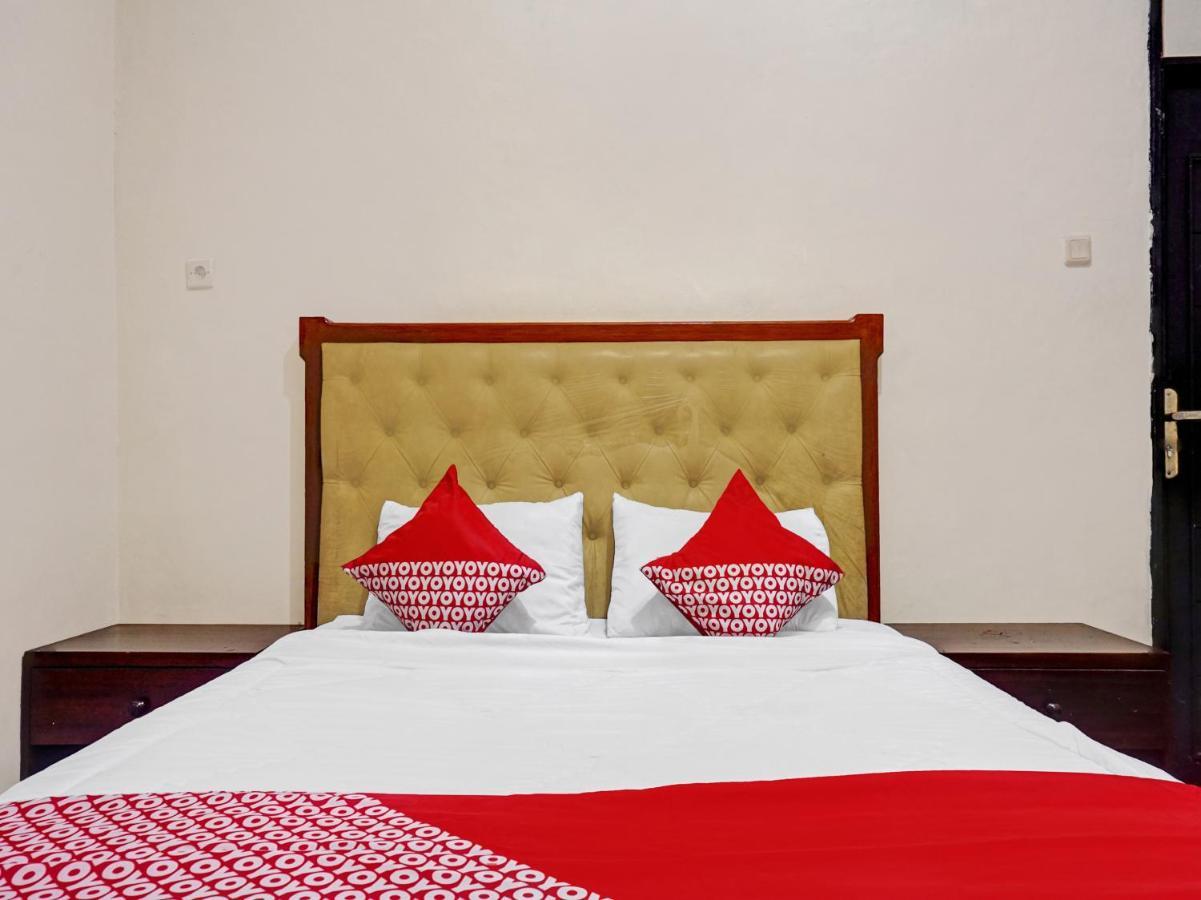 Oyo 90702 Wisma Tobana Kebayoran Mencil Luaran gambar
