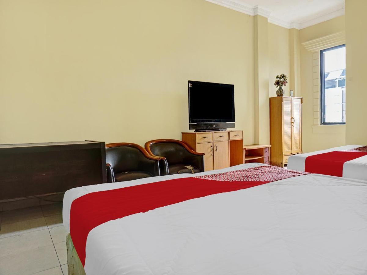 Oyo 90702 Wisma Tobana Kebayoran Mencil Luaran gambar