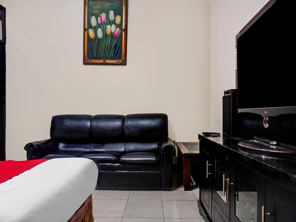Oyo 90702 Wisma Tobana Kebayoran Mencil Luaran gambar
