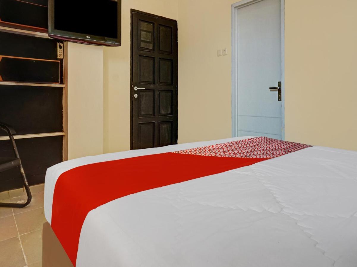 Oyo 90702 Wisma Tobana Kebayoran Mencil Luaran gambar