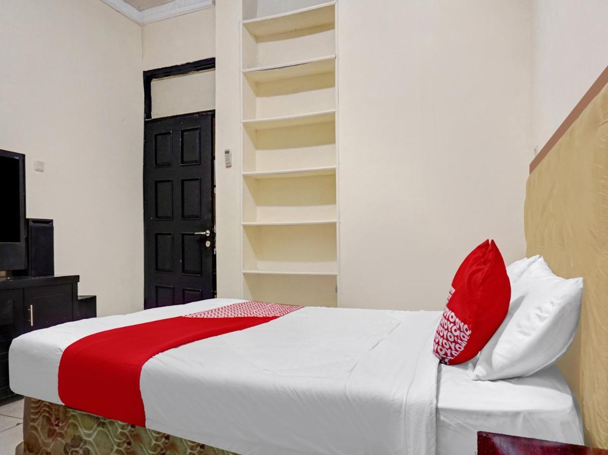 Oyo 90702 Wisma Tobana Kebayoran Mencil Luaran gambar