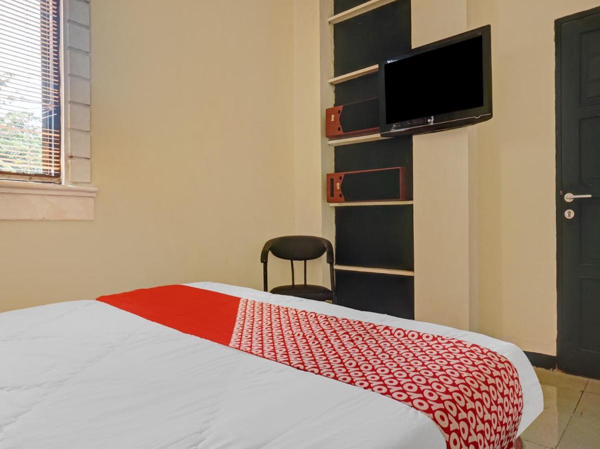 Oyo 90702 Wisma Tobana Kebayoran Mencil Luaran gambar